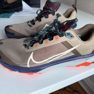 Nike Terra kiger trail running shoes size 11 khaki